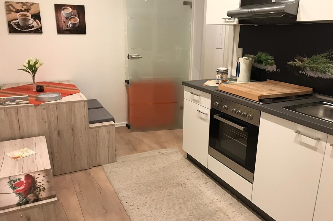Monteurzimmer: Küche mit Ceranfeld, Backofen WHG 2 - Klein aber Fein