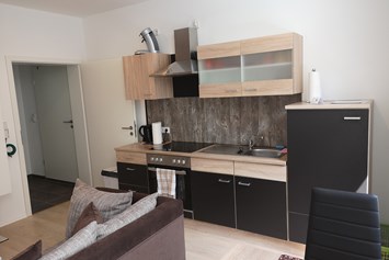 Monteurzimmer: Wohnzimmer mit Küche WHG 1 - Klein aber Fein