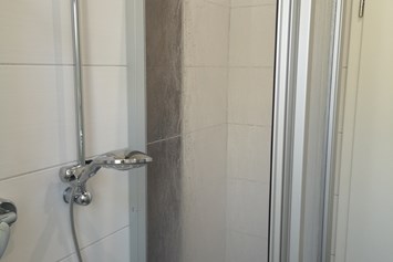 Monteurzimmer: Bad mit Dusche - Klein aber Fein
