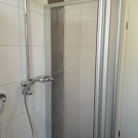 Monteurzimmer: Bad mit Dusche - Klein aber Fein