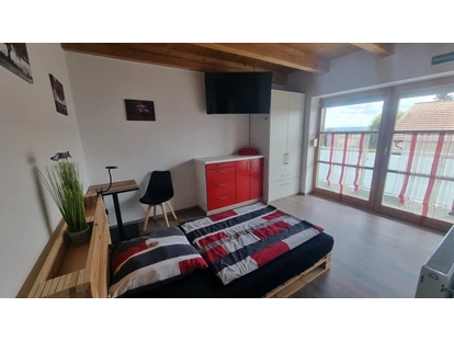 Monteurwohnung - Burghausen (Landkreis Altötting) - Zimmer 2 (EG) - Haus Alpenblick in 84359 Simbach am Inn