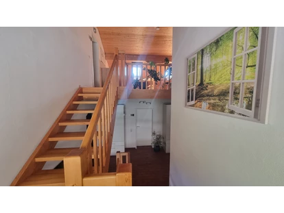 Monteurwohnung - Burghausen (Landkreis Altötting) - Galerie - Treppenhaus (EG) - Haus Alpenblick in 84359 Simbach am Inn