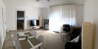 Monteurwohnung - Höhr-Grenzhausen - Wohnzimmer - ★ Ferienhaus mit Netflix/Balkon/Terrasse/Garten ★