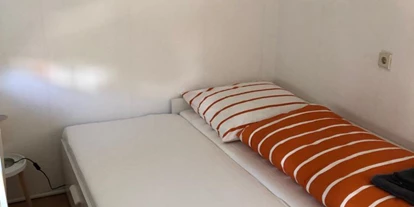 Monteurwohnung - Höhr-Grenzhausen - kleines Schlafzimmer EG - ★ Ferienhaus mit Netflix/Balkon/Terrasse/Garten ★