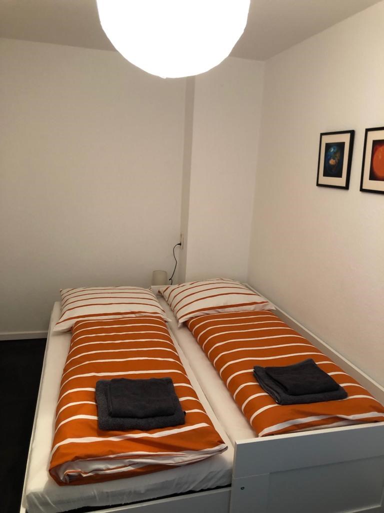 Monteurzimmer: kleines Schlafzimmer 1. OG - ★ Ferienhaus mit Netflix/Balkon/Terrasse/Garten ★