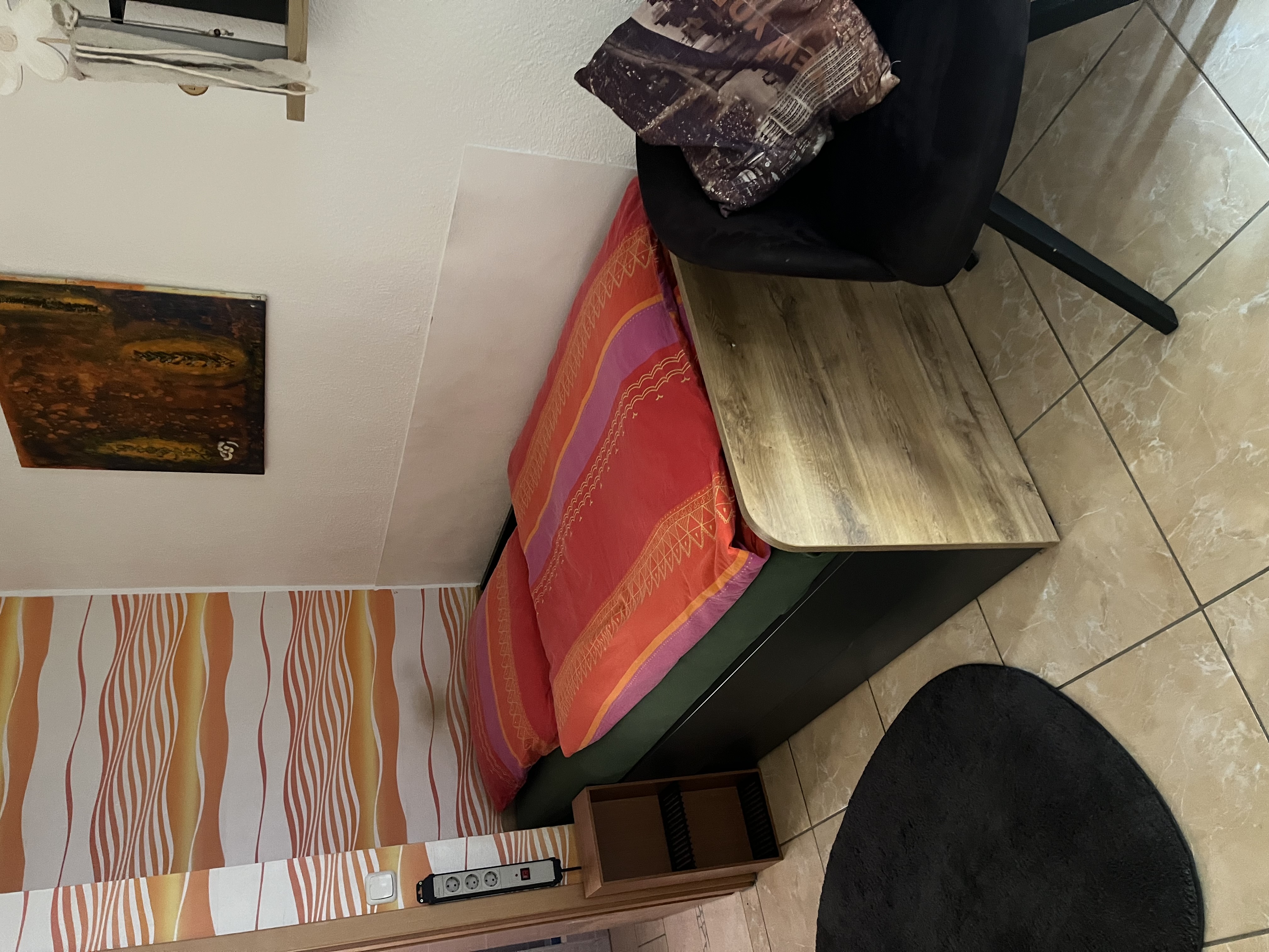 Monteurwohnung - PLZ 74226 (Deutschland) - Bett und Sitzgelegenheit  - Ferienwohnung Groß