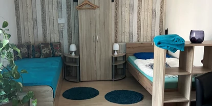 Monteurwohnung - Haßmersheim - 2 Bettzimmet mit Sitzecke TV  - Ferienwohnung Groß