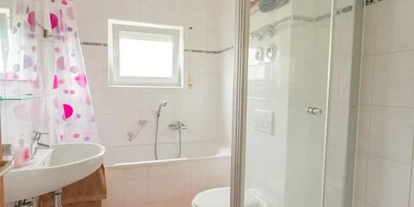 Monteurwohnung - PLZ 64289 (Deutschland) - Bad mit Badewanne & Dusche in der großen Wohnung - Ihr zuhause unterwegs!
