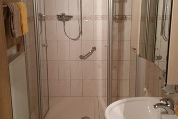 Monteurzimmer: Badezimmer...ebenerdige große Dusche. - Ferienwohnung-Bullendorf
