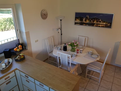 Monteurwohnung - Kaffeemaschine - Schleswig-Holstein - Küche mit Essbereich - Ferienhaus Ahlers