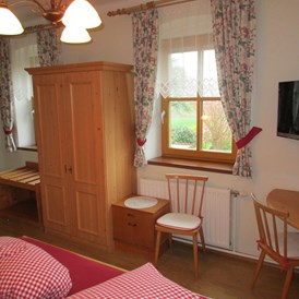 Monteurzimmer: Doppelzimmer auch als Einbettzimmer nutzbar. - Strassbauernhof