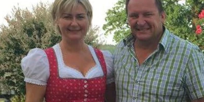 Monteurwohnung - Parkplatz: eigener Parkplatz vorhanden - Österreich - Bäuerin Susi und Bauer Christian bemühen sich um Ihr Wohl. - Strassbauernhof