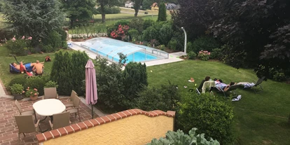 Monteurwohnung - Parkplatz: eigener Parkplatz vorhanden - Österreich - Garten mit beheiztem Pool von Mitte April bis Mitte September. - Strassbauernhof