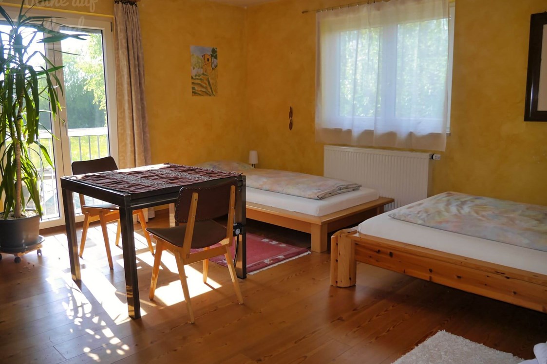 Monteurzimmer: Wohn- / Schlafzimmer, Einzelbett und Doppelbett 140 cm - Ruhe auf dem Land