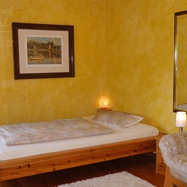 Monteurzimmer: Wohn- / Schlafzimmer, Doppelbett 140 cm - Ruhe auf dem Land