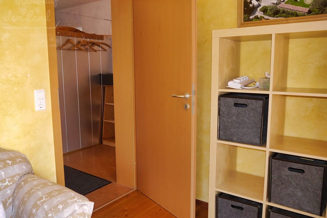 Monteurzimmer: Wohn- / Schlafzimmer, Blick in den Eingangsbereich - Ruhe auf dem Land