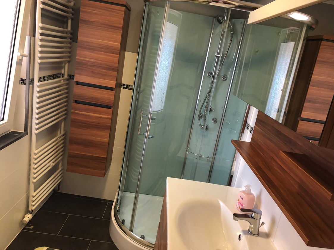 Monteurzimmer: Dusche WC  - Darina Haus 