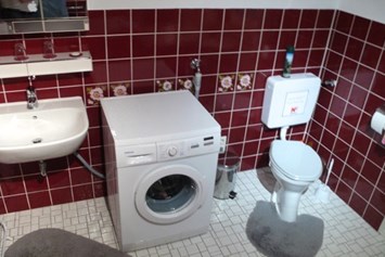 Monteurzimmer: Bad  mit Waschmaschine - Ferienwohnung-Dillenburg-Bonsels