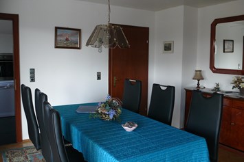 Monteurzimmer: Esszimmer - Ferienwohnung-Dillenburg-Bonsels