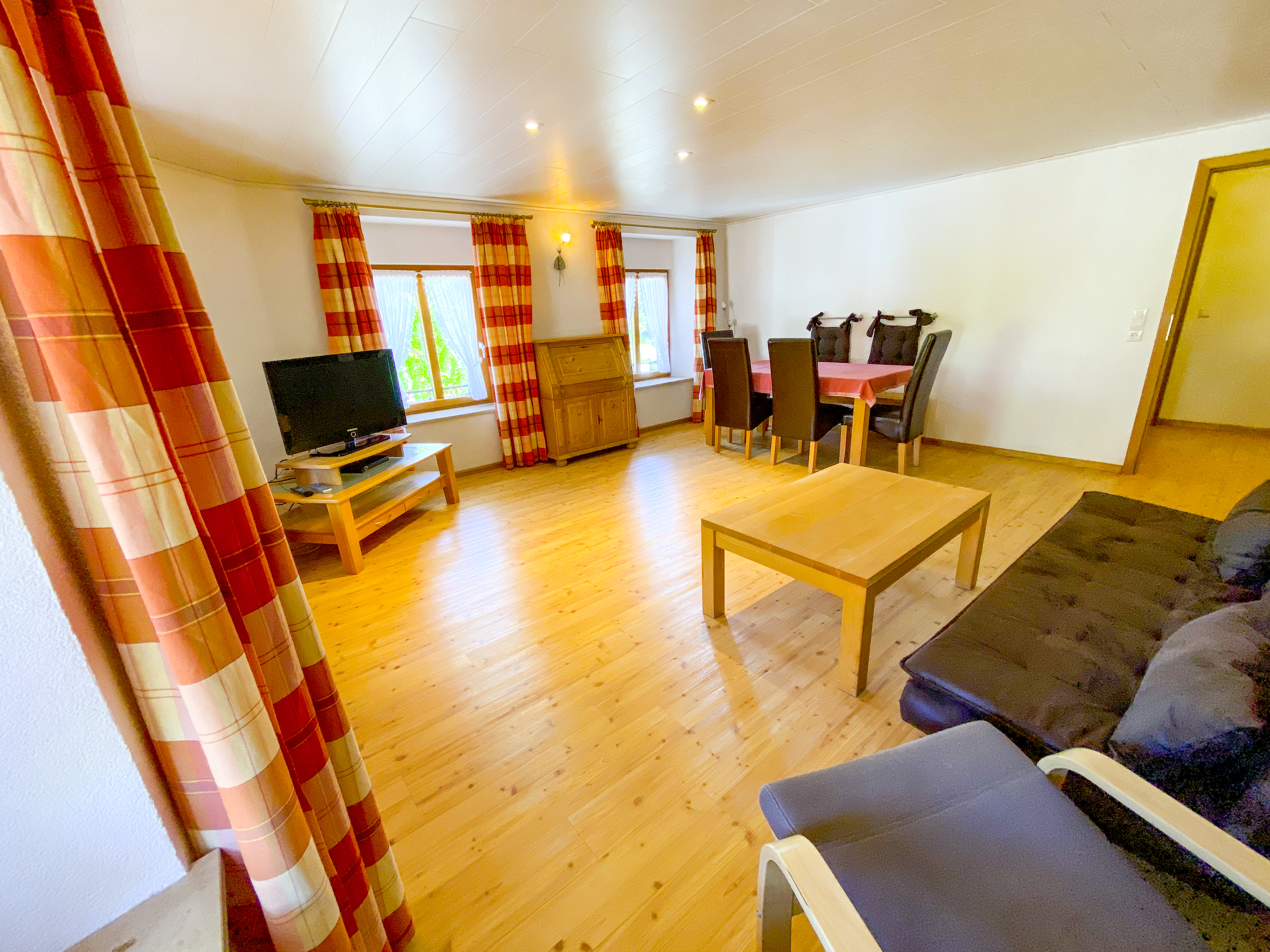 Monteurwohnung - PLZ 77784 (Deutschland) - das große Wohnzimmer mit Sat-TV - Frank-Georg Herr