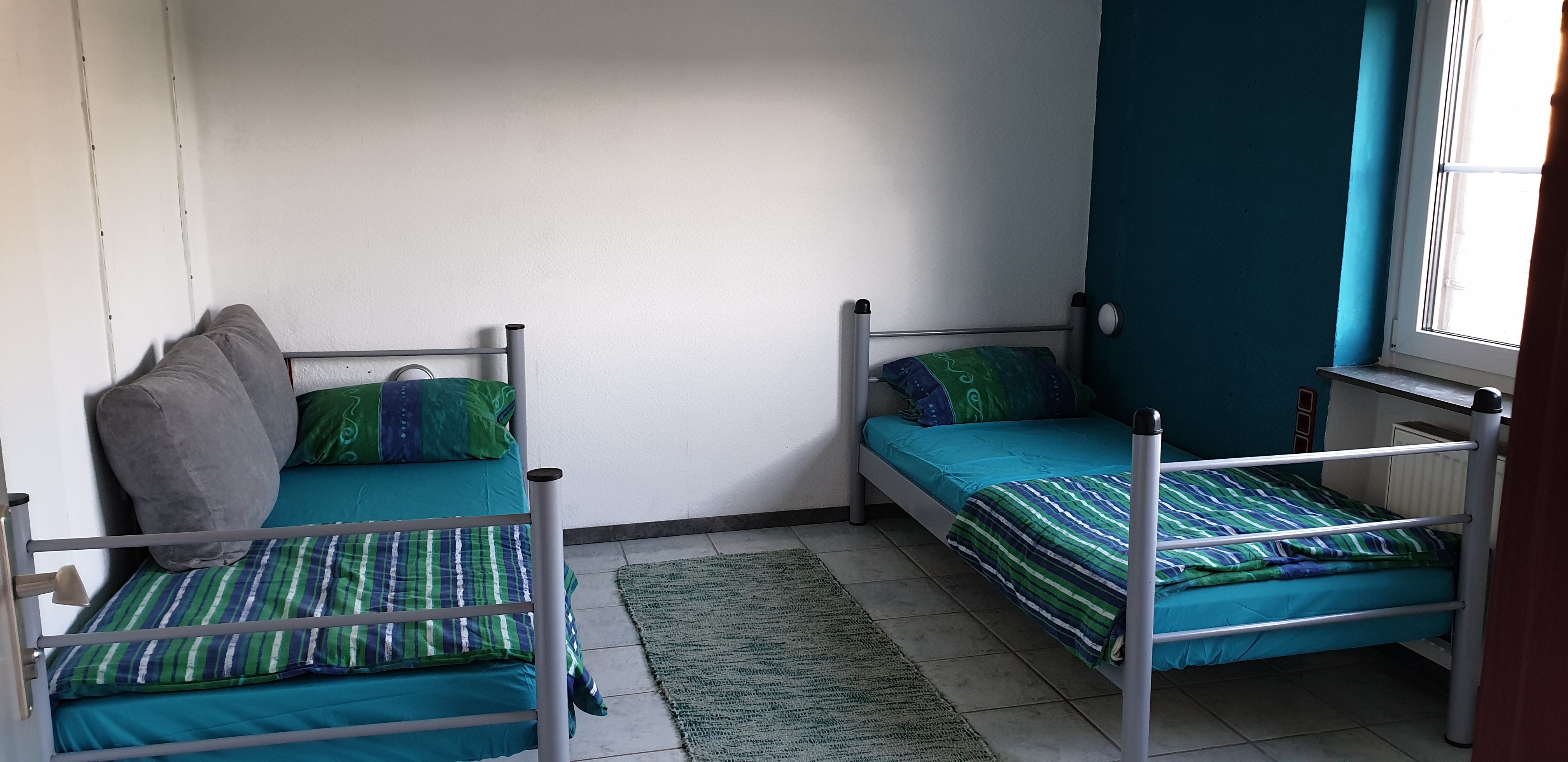 Monteurwohnung - Kulmbach - Betten Zweibettzimmer - Monteurzimmer blaue Lagune