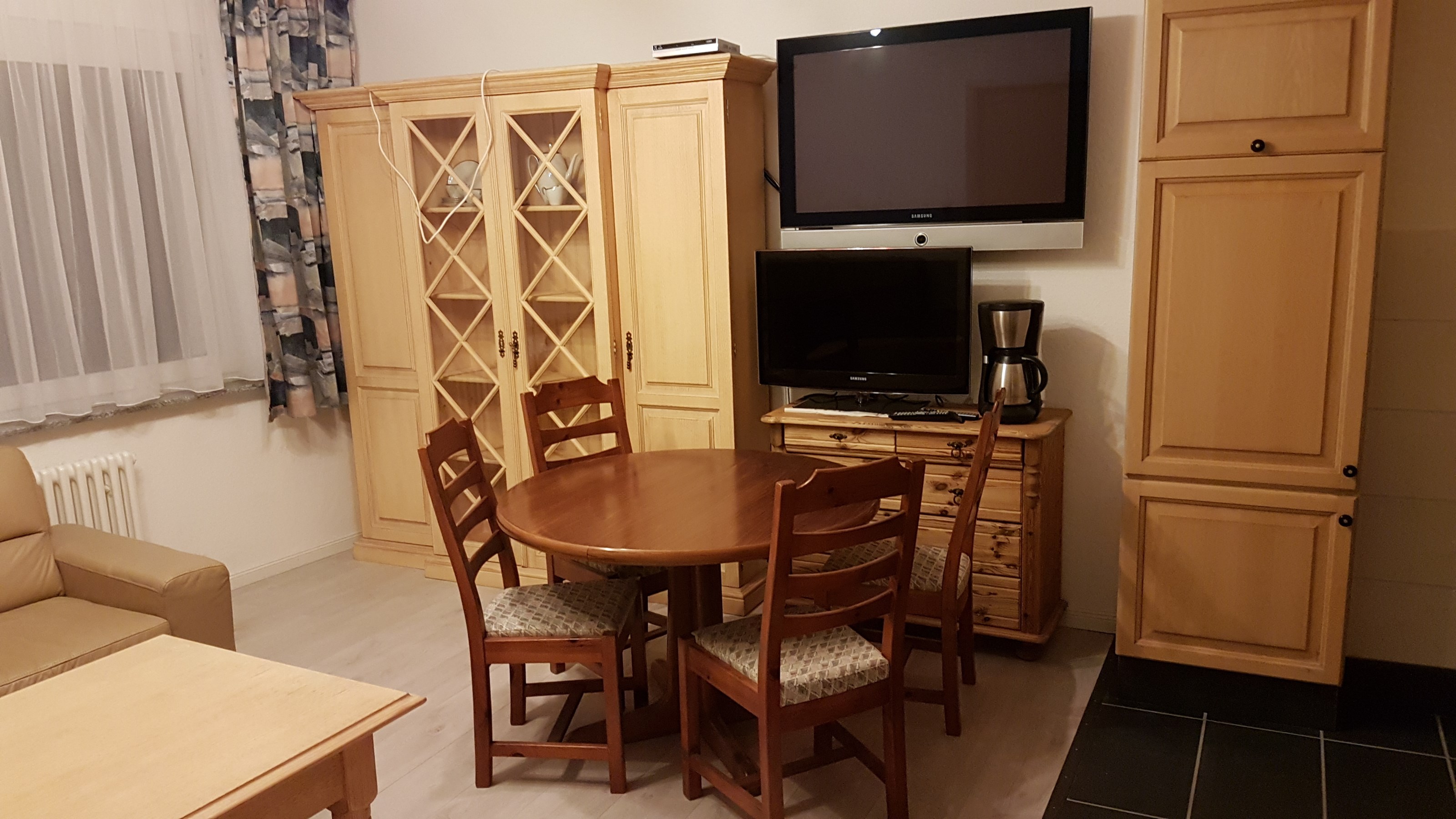 Monteurwohnung - WLAN - Erftstadt - Wohnzimmer - Monteurwohnung - zentrale Lage mit gehobenem Stil