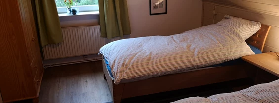 Monteurzimmer: Mehrere Apartments und Wohnungen mit bis zu vier Schlafzimmern sind verfügbar.
Neue Bäder. Alle Wohnungen sind entweder neu gebaut oder saniert. 
Die Lage ist verkehrsgünstig zwischen Meppen und Schwefingen und trotzdem absolut ruhig. 
Bei Buchung für mehrere Personen sind kostengünstige Lösungen ab 270 Euro pro Person im Doppelzimmer Möglich. 
 - Monteurunterkunft Familie Tieben