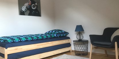 Monteurwohnung - Zimmertyp: Doppelzimmer - Heusenstamm - Schlafzimmer mit Einzelbett (auch mit 2 Einzelbetten möglich) - Andrea Pfefferle
