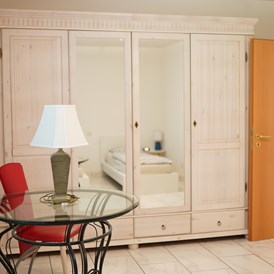 Monteurzimmer: Bis 4 Personen - hochwertige Wohnung in 42349 Wuppertal - ZENTRAL und GRÜN 