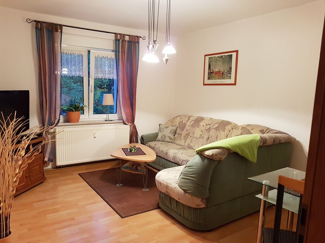 Monteurzimmer: Wohnzimmer - Zweiraum Wohnung für 2 Personen 