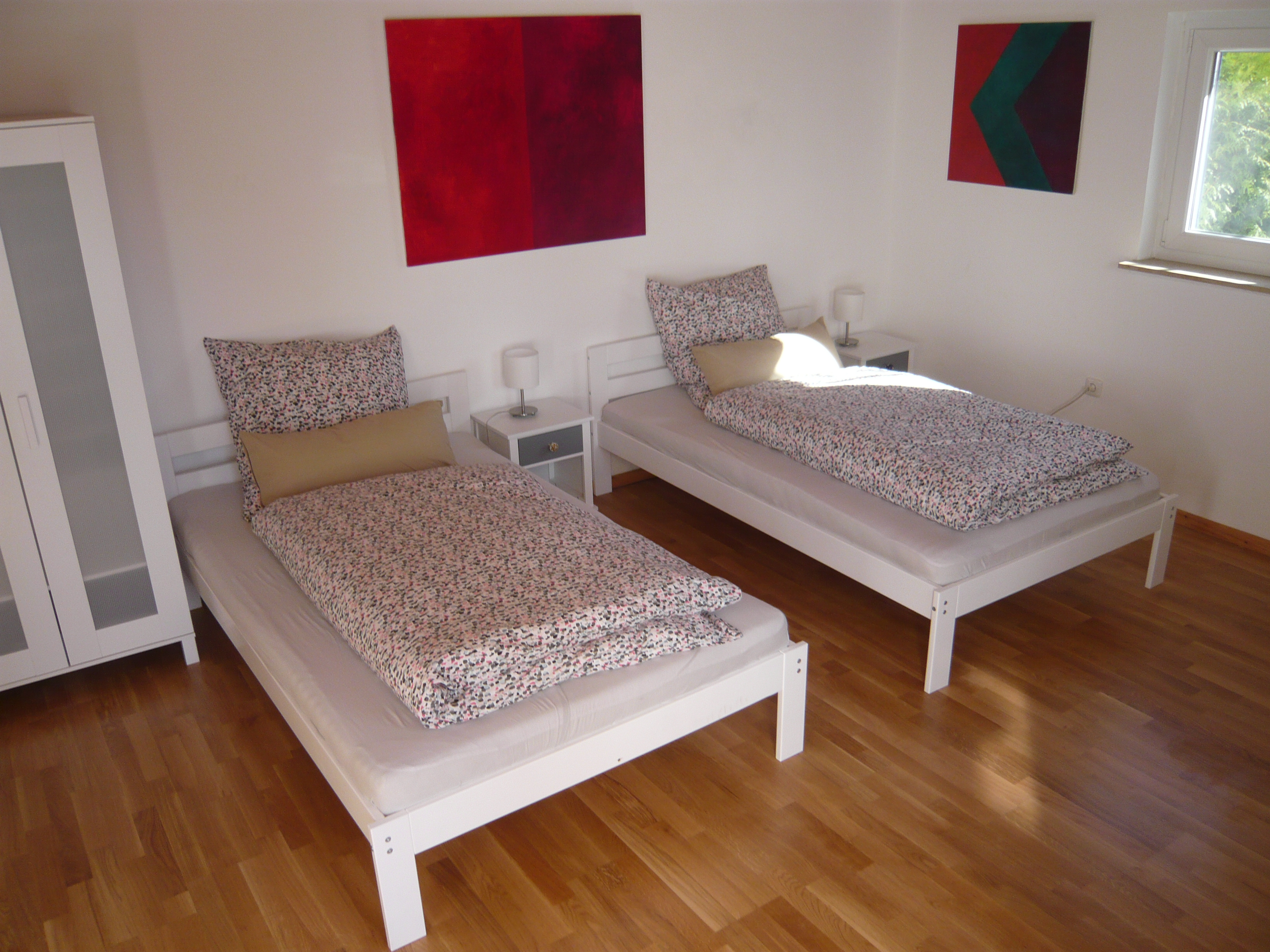 Monteurwohnung - PLZ 69151 (Deutschland) - Eins von zwei Doppelzimmern mit eigenem Eingang und Zugang zur Terrasse. - Zu Hause auf Zeit