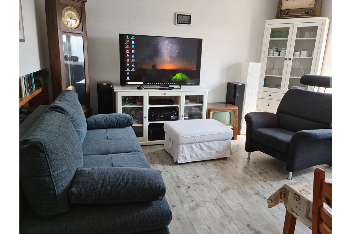 Monteurzimmer: Wohnzimmer mit zusätzlichem Schlafsofa - Gemütliche, vollausgestattete Maisonette-Wohnung