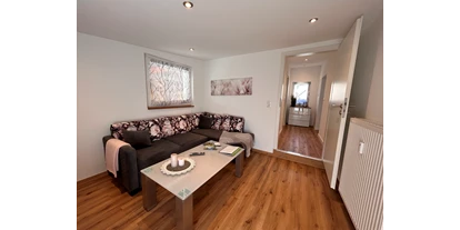 Monteurwohnung - PLZ 35781 (Deutschland) - Wohnzimmer mit TV und Schlafsofa - Fewo Nestblick