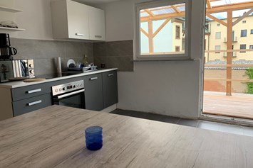 Monteurzimmer: Küche &Balkon - Town Appartement 