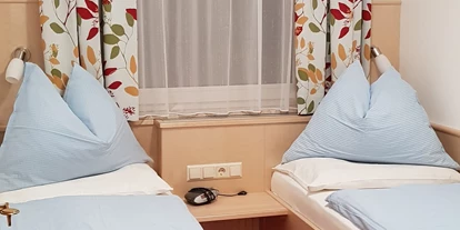 Monteurwohnung - Parkplatz: eigener Parkplatz vorhanden - Österreich - Zimmer 1 - Alpenland B&B