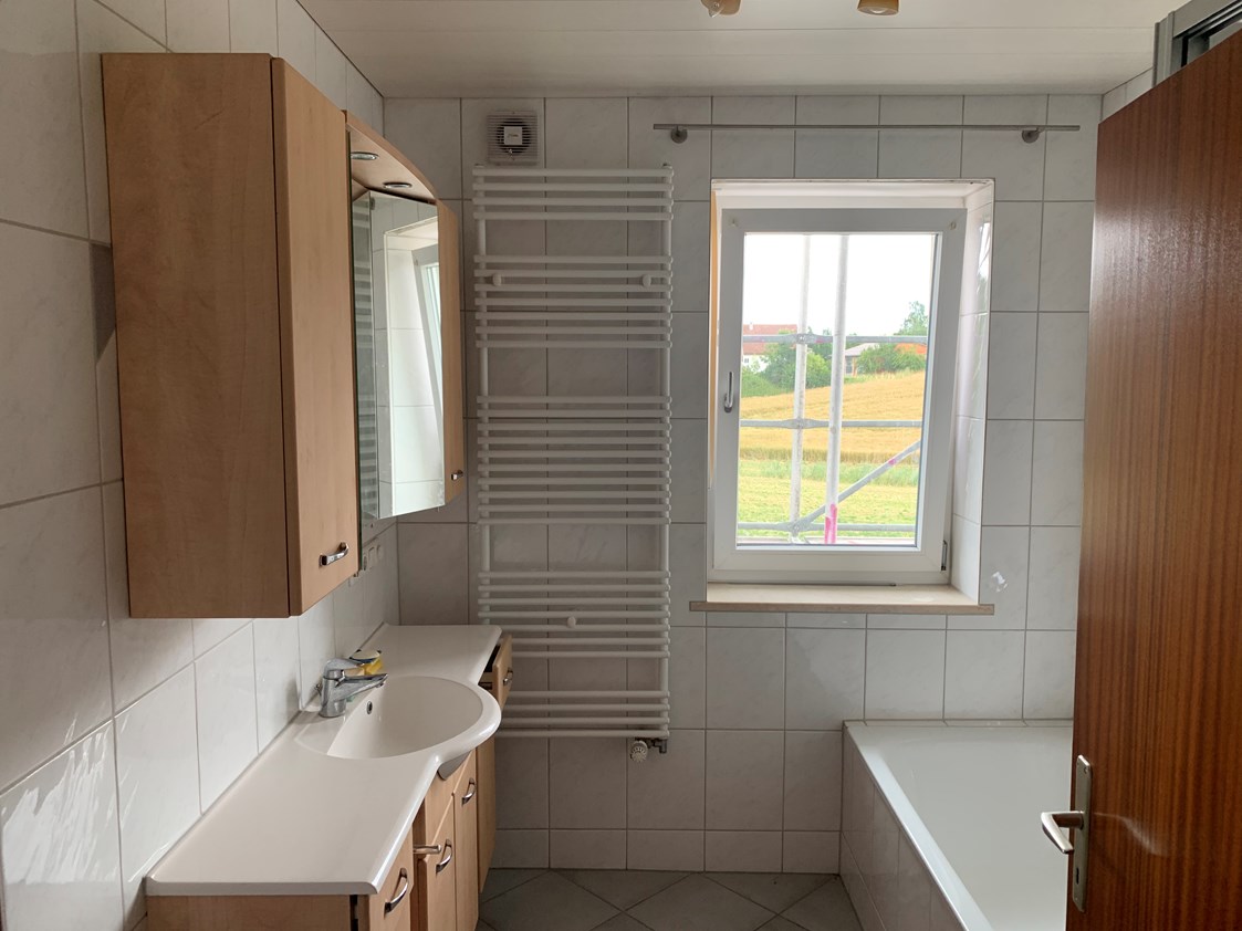 Monteurzimmer: Wohnungen m. 2 Schlafzimmer je 2 Einzel - Betten,
Bad m. Dusche u.  WC m.Waschbecken, Küche u. m.-Balkon
 - Zimmer in Nähe Vilsbiburg