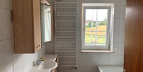 Monteurwohnung - Oberbayern - Wohnungen m. 2 Schlafzimmer je 2 Einzel - Betten,
Bad m. Dusche u.  WC m.Waschbecken, Küche u. m.-Balkon
 - Zimmer in Nähe Vilsbiburg