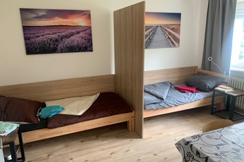 Monteurzimmer: Monteuzimmer je 2 Einzel - Betten, mitTrennwand 
, - Zimmer in Nähe Vilsbiburg