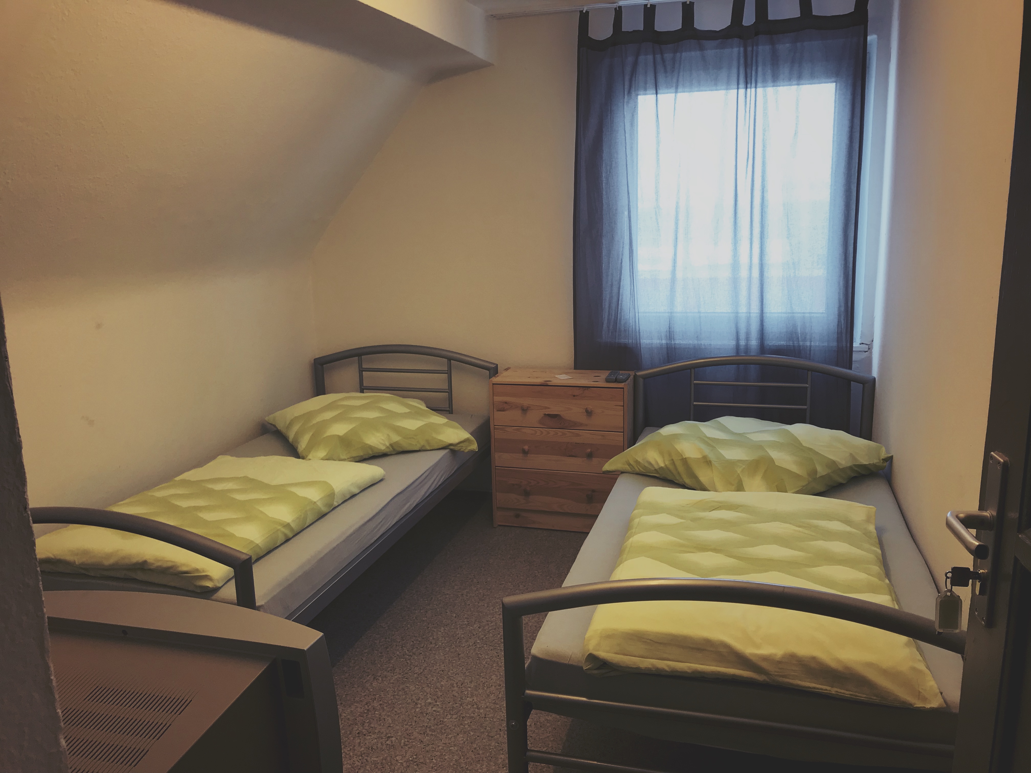 Monteurwohnung - Bettwäsche: Bettwäsche inklusive - Bayern - Kann auf Wunsch zu Einzelzimmer verwandelt werden.  - Pension Zentrum