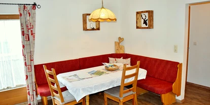 Monteurwohnung - Balkon - Österreich - Geräumige Wohnung für 4 - 6 Personen! 45 m" Apartment Rosskopf - großes Wohnzimmer  - Astoria Apartments Wildschoenau