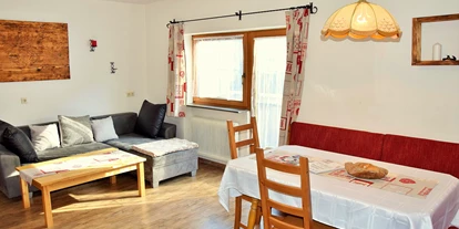 Monteurwohnung - Balkon - Österreich - Geräumige Wohnung für 4 - 6 Personen! 45 m" Apartment Rosskopf - großes Wohnzimmer - Astoria Apartments Wildschoenau