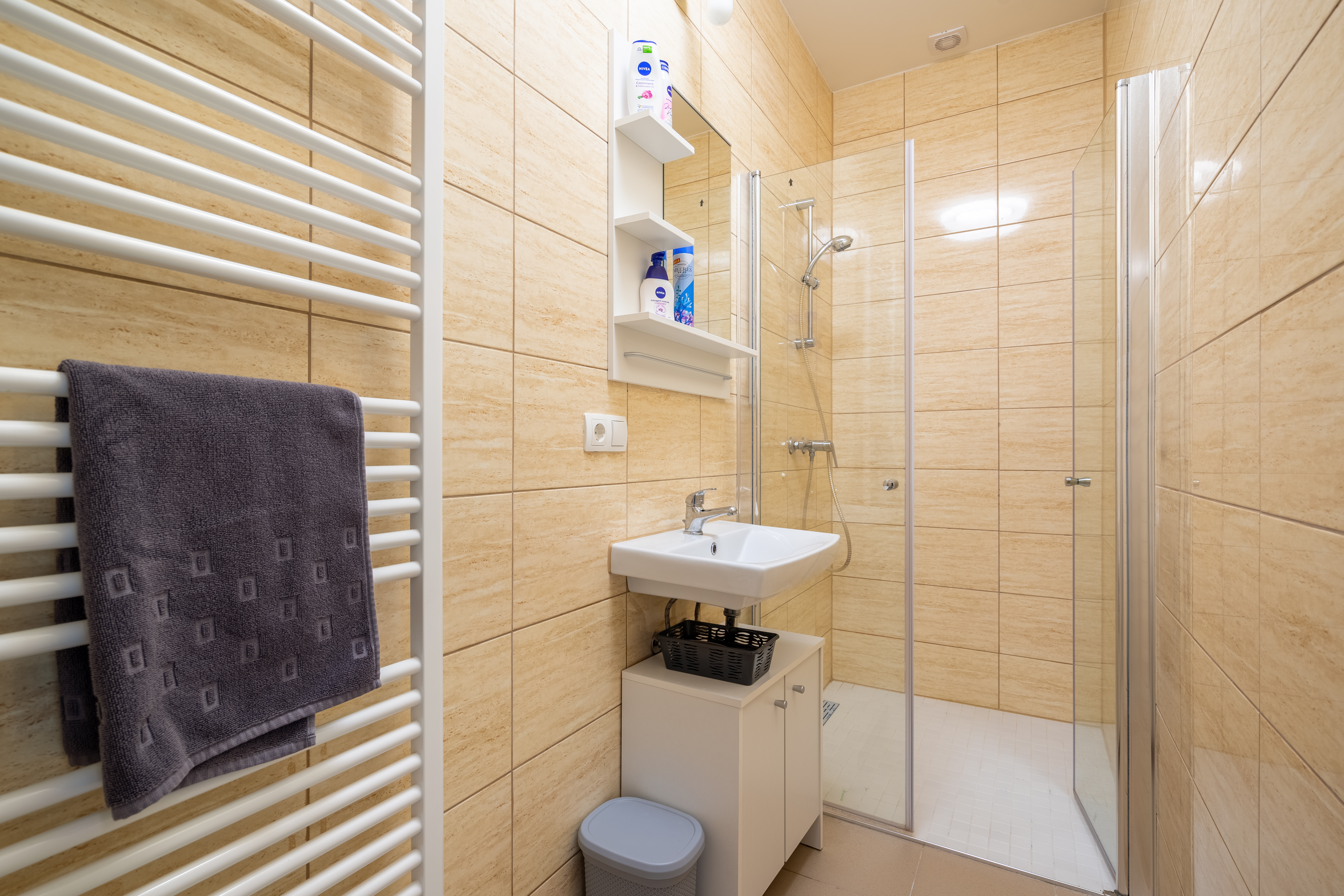 Monteurwohnung - Badezimmer: eigenes Bad - Niederösterreich - revLIVING Montageluxus Secundus