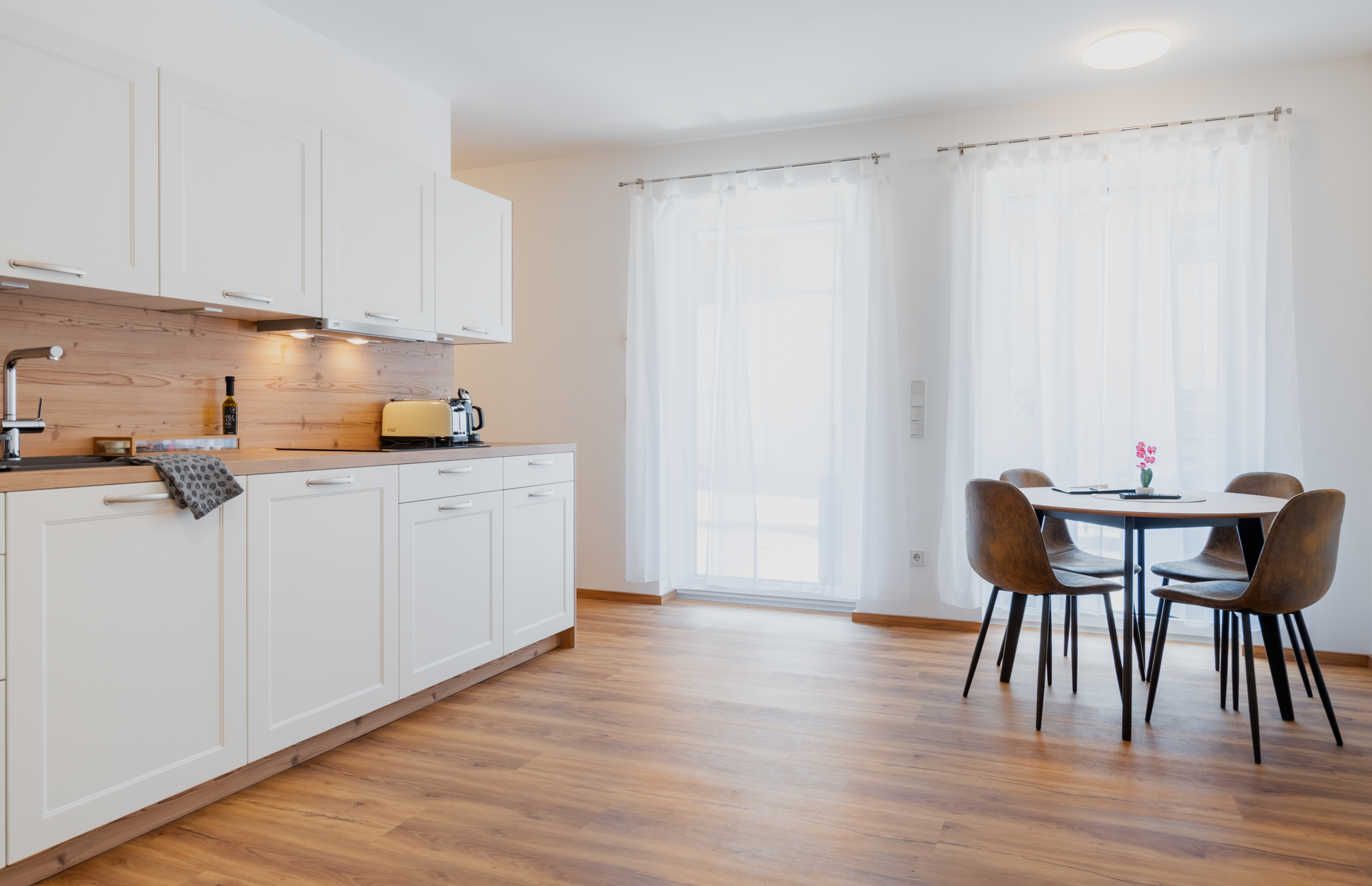 Monteurzimmer: revLIVING Montageluxus Premium Decimus