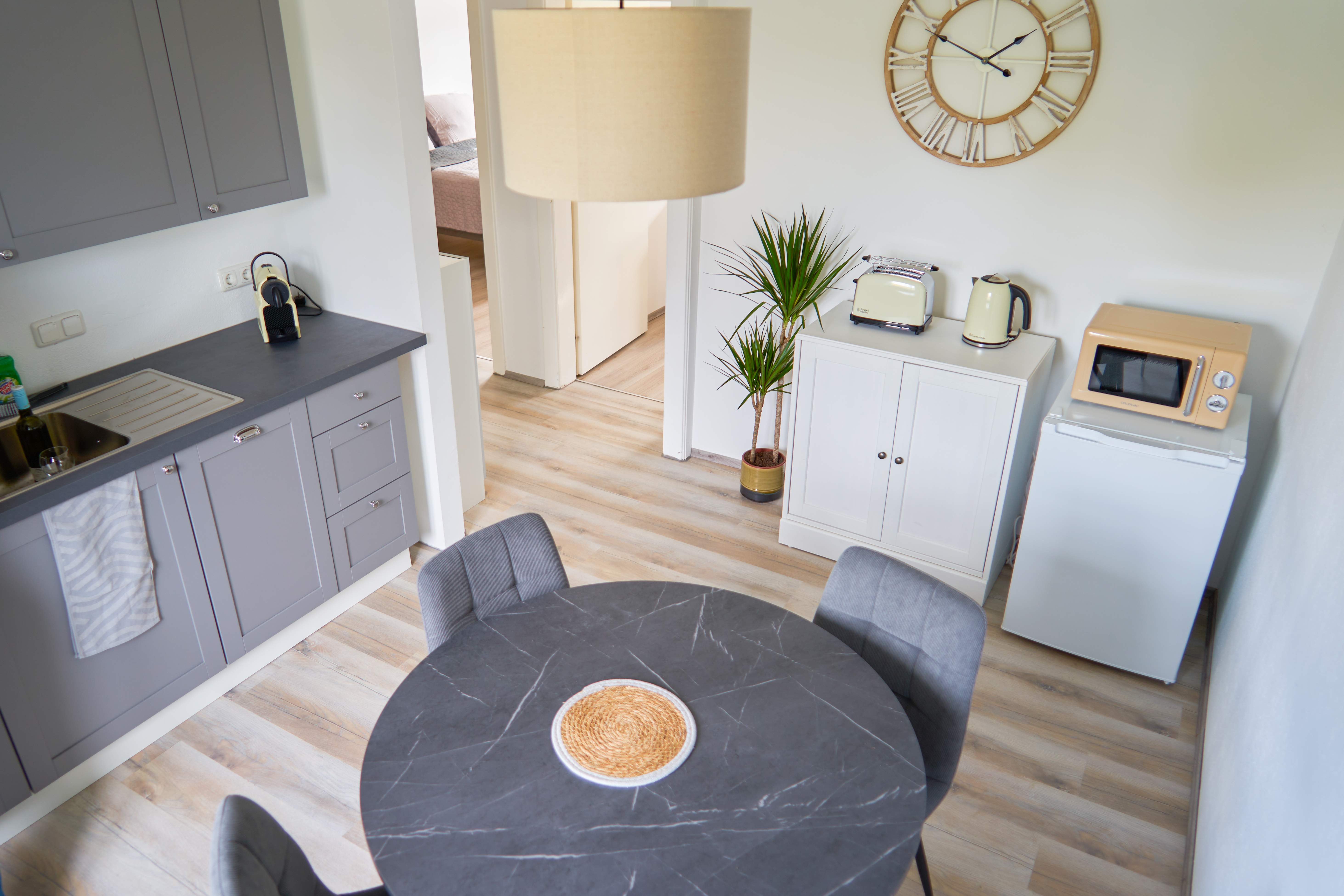 Monteurzimmer: revLIVING Montageluxus Quintus