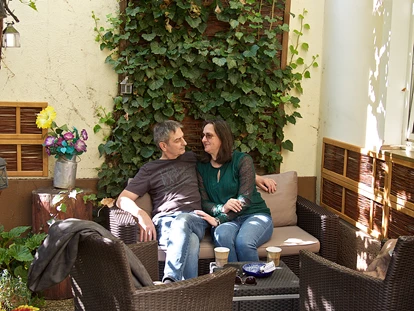 Monteurwohnung - PLZ 2482 (Österreich) - Rauchereck im Garten für Mieter - Domizil Wien - Cityapartments