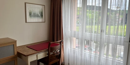 Monteurwohnung - Küche: Küchenmitbenutzung - Schweiz - Einfaches Einzelzimmer Gemeinschaftsbadezimmer - Möblierte Zimmer AHof