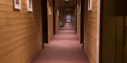 Monteurwohnung - Küche: Küchenmitbenutzung - Schweiz - Zimmerflur - Möblierte Zimmer AHof