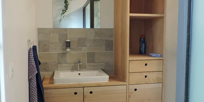 Monteurwohnung - Küche: Küchenmitbenutzung - Schweiz - Gemeinschaftsbadezimmer (für 6 Zimmer) Dusche - Möblierte Zimmer AHof