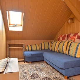 Monteurzimmer: Wohnbereich mit Couch - Haus Markus
