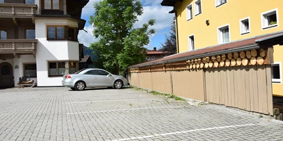 Monteurwohnung - Einzelbetten - Tirol - Apartment Wildschoenau  - sehr grosse Ferienwohnung fuer 6 - 8 Personen - voll ausgestattet in Topp Lage - nahe Supermarkt und uvm. 
Waschküche mit Waschmaschine und Trockner sowie genügend Parkplätze, Garten und Gartenlaube vorhanden.  - Ferienwohnung fuer 6 - 8 Personen - sehr groß und guenstig